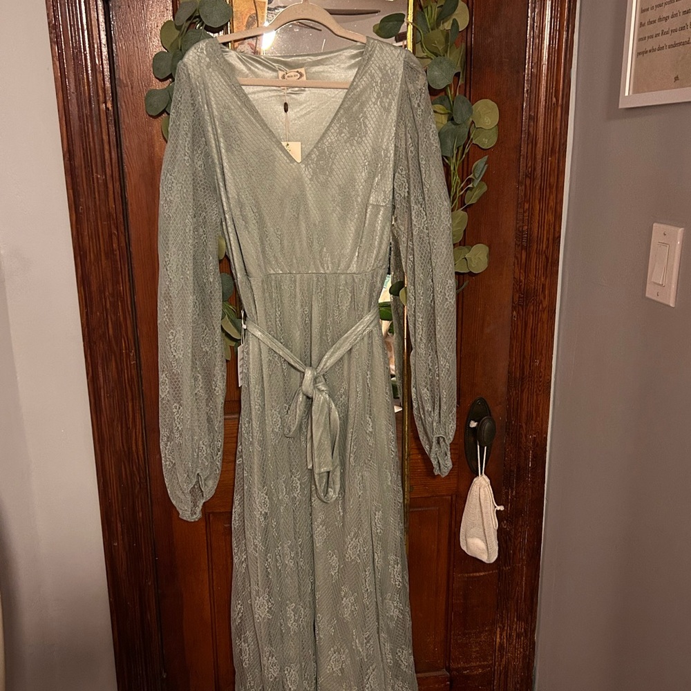 Joyfolie sage green lace maxi dress, never worn, new with tags!!